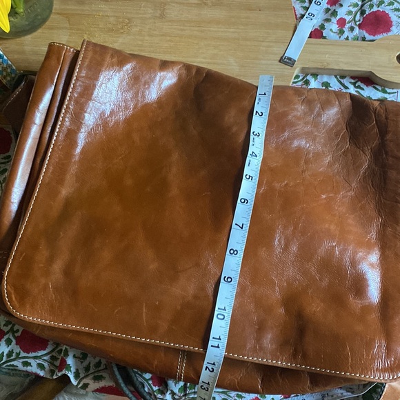 Vintage, Classic Fossil Cross-Body Messenger/Computer Bag - Picture 5 of 16